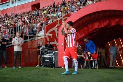 Álex Sola se llevó el primer aplauso de su nueva afición.