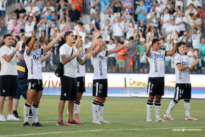 Bruno Iribarne celebrando la primera victoria con su nuevo club.