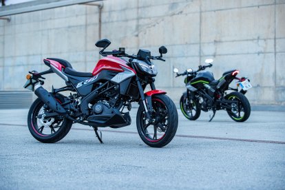 La Shifter 125 EVO equipa un motor monocilíndrico de 125 cc , 4 tiempos y 4 válvulas , con refrigeración líquida y eje de equilibrado.