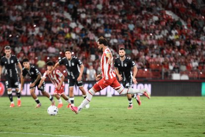 Leo Baptistao en el Almería-Eldense del pasado lunes en el Mediterráneo.