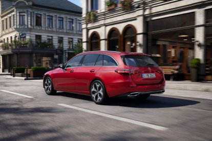 El nuevo Clase C es notablemente más ágil y ofrece aún más placer de conducción en carreteras sinuosas.
The new Mercedes-Benz C-Class Estate, 2026.