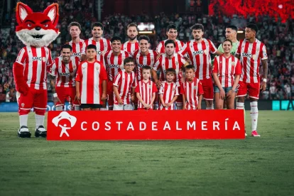 El Almería estrenaba su nueva mascota con triunfo ante el Eldense.