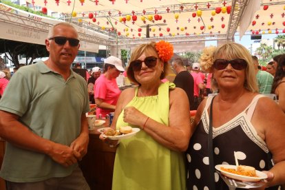 Karine, Pascal y Françoise, tres belgas que disfrutan de Almería y de su feria en Ambigú Origen El Estribo.