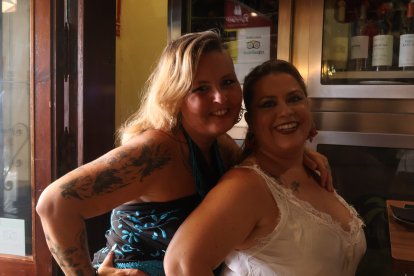 Mari Carmen Vilches y Eva Latorre se sientan en la mesa alta de Entrefinos para vivir una experiencia de diez.