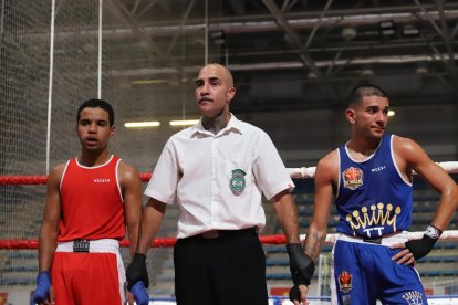 ‘Guantes de Feria’ reúne a más de 700 aficionados en una gran fiesta del boxeo almeriense.