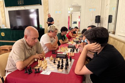 Ángel Serrano gana el 40º Open de Ajedrez del Círculo Mercantil, un clásico de la Feria Deportiva.