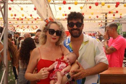 David Quirantes, Rosario González junto con su hija Emma de un mes y 23 días en Ambigú Origen El Estribo.