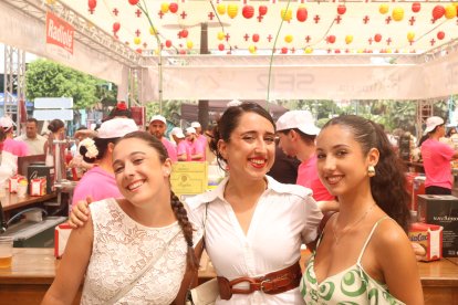 Alba García, María Gallego y Alba Casal disfrutan de la semana grande de Almería en Ambigú Origen El Estribo.