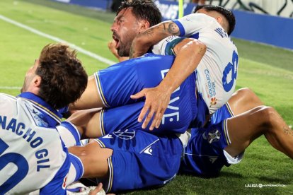El Tenerife marcó en su primer ocasión y puso en jaque al Almería.