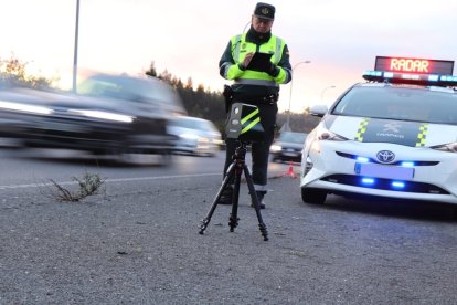 Según la información oficial de la DGT, la velocidad inadecuada es el tercer factor concurrente más habitual en los siniestros de tráfico.