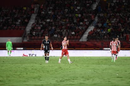 Sergio Arribas aplaudiendo a sus seguidores quizás en su último partido.