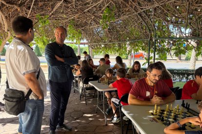 Familias, naturaleza y ajedrez se dan cita bajo la sombra del Parque Nicolás Salmerón.