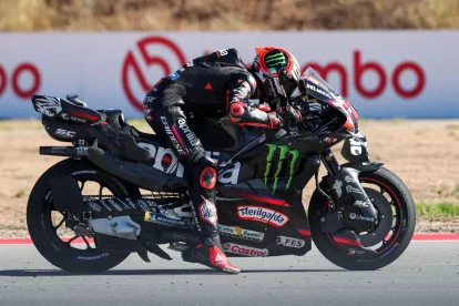 Bezzechi a pesar del magistral tiempo conseguido en los entrenamientos solo pudo finalizar tercero tras los hermanos Márquez.