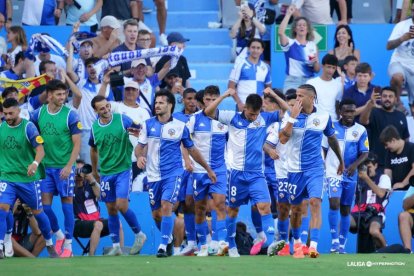 La celebración del gol del Sabadell.