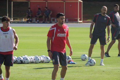Javi Muñoz, este domingo en el campo Anexo, donde ha entrenado.