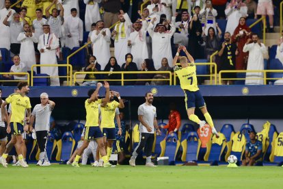 Samú Costa empieza a celebrar goles por un título en Arabia Saudí con Cristiano.