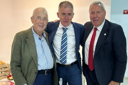 Por años que pasen: Guillermo Blanes, Lucas Alcaraz y Manolo García hacen piña.