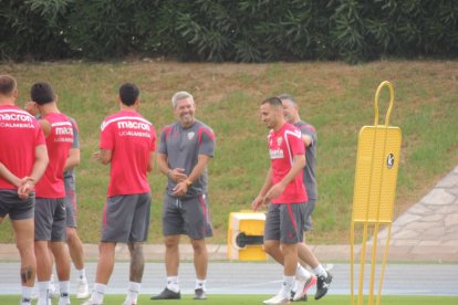 Llegando a su primer entrenamiento con el Almería.