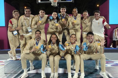Raúl Fernández guía a la selección española masculina 3x3 U23 hacia el oro en los Juegos del Mediterráneo.