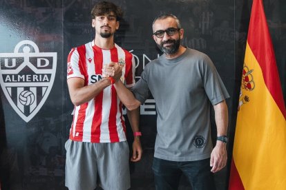 Niko Tomasevic fue presentado por el jefe Mohamed El Assy.