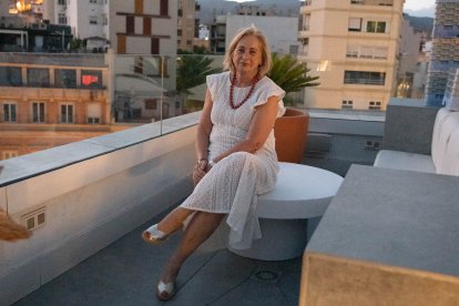 Mariángel Alcázar en la terraza del Ático HO, con vistas a la Alcazaba