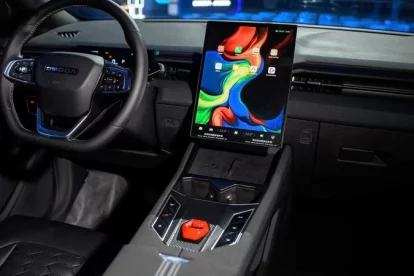 Interior revolucionario del OMODA 4