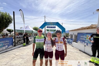 Tíjola celebra la victoria de Antonio García y Adriana Arredondo.