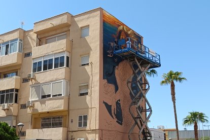 Así avanzaba el mural este lunes.