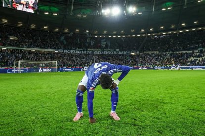 “Tener un ascenso en un equipo como el Schalke 04 son cosas que a veces solo pasan una vez en la vida, algo especial”.