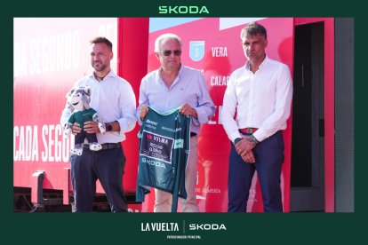 Škoda Cadena Automoción vive una jornada histórica con la salida de La Vuelta desde Vera.