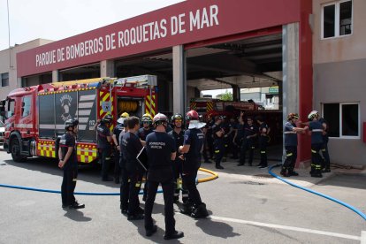 Pruebas pioneras de bomberos en Roquetas.