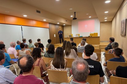 Conferencia de Claudio Vázquez.