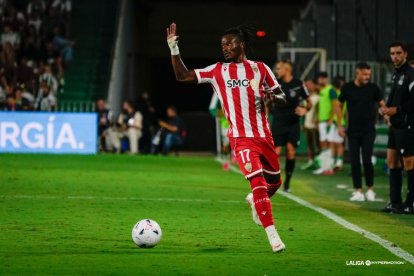 Brian Cipenga volvió a ser el mejor jugador rojiblanco y abrió su cuenta goleadora.