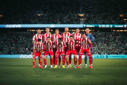 El once de la UD Almería en Córdoba sin Embarba y Nico Melamed.