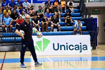 Marcelo Méndez inaugura en el nivel de la excelencia el 40º Aniversario de Unicaja Costa de Almería.