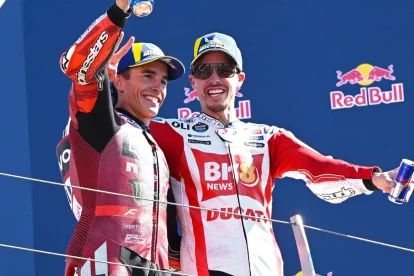 Alex comentaba tras la carrera que le fue imposible inquietar a su hermano.