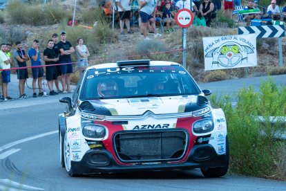 Los vencedores Aznar y Roman, con su nuevo Citroën C3 Rally 2