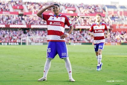 El joven Emeka en el minuto 50 batía la portería de Carlos Marín.