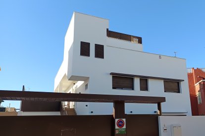 Parte trasera de una de las viviendas que se han levantado en los últimos años cerca de Plaza de España.