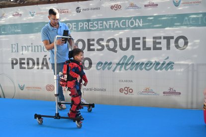 Diego, de cuatro años, durante la demostración de ATLAS 2030.