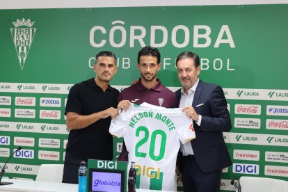 Define a la plantilla del Córdoba como “joven, un poco parecida a la que teníamos en el Málaga, pero más que un padre, soy un hermano mayor”.