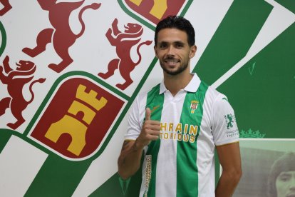 El ex del Almería de Xavi García Pimienta ha sido presentado y ha desvelado, entre otros temas, cómo fueron los últimos minutos de un mercado de fichajes de alta tensión para el defensa del Almería.