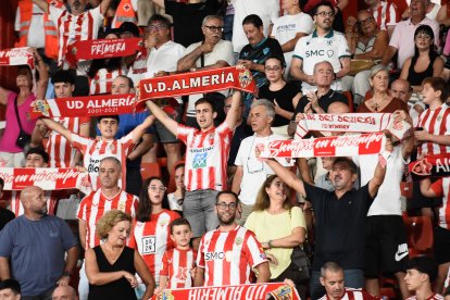 A pesar del duro palo del Play Off, la afición del Almería logró el récord de abonos: 15.292