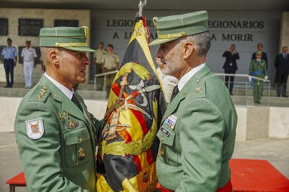 Entrega del guion de la BRILEG al general de brigada Moreno Arenas.