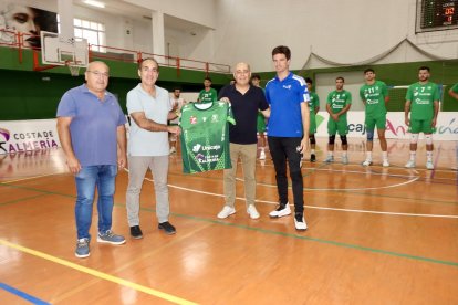 Los ahorradores derrochan motivación en su primer partido de la pretemporada y ganan el I Trofeo de Voleibol ‘Villa de Huércal Overa’ ante un buen Servigroup Playas de Benidorm, que también debutaba.