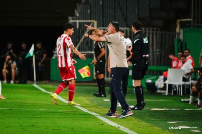 El entrenador del Almería ha llegado con su mensaje a los futbolistas.
