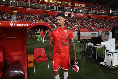 Chumi llama a la puerta: la defensa del Almería vuelve a estar en el aire.