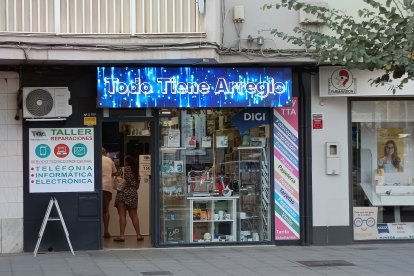 Uno de los pequeños comercios más jóvenes de la Avenida Cabo de Gata.