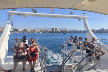 Parte trasera del catamarán, en marcha.