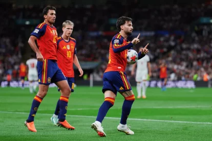 El roquetero Álex Baena celebrando el tanto del empate.